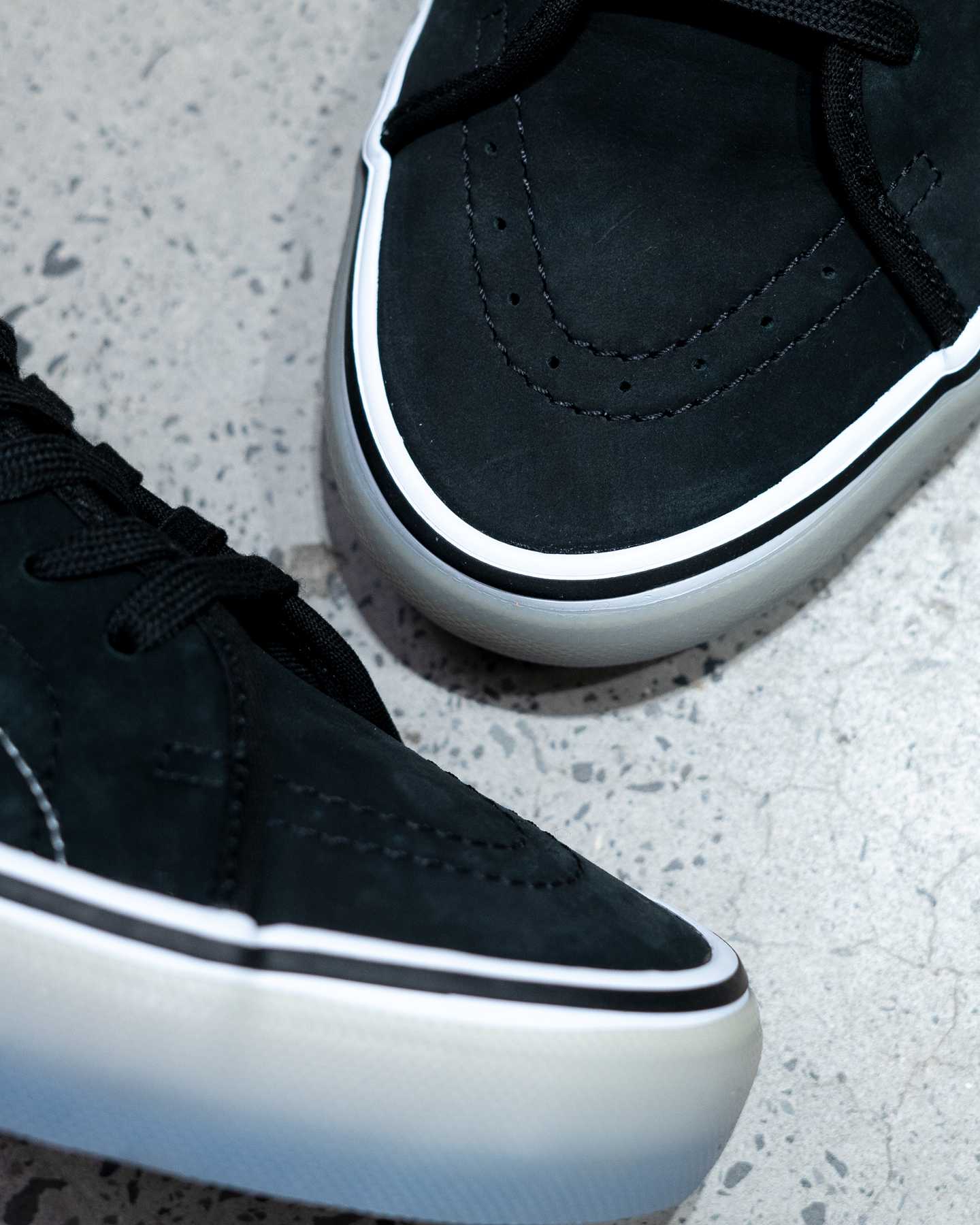 toe area on black and white vans av shoe